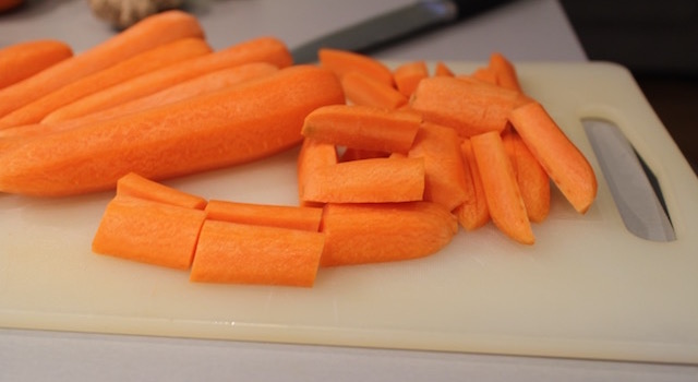 Découper ses carottes pour préserver le moteur de l'extracteur
